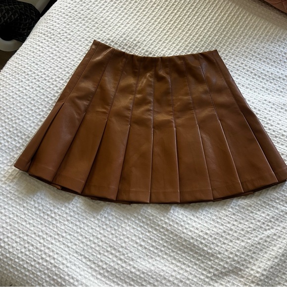 NEW Alice + Olivia Carter Vegan Camel Pleated Leather Skirt 4 - Picture 9 of 11